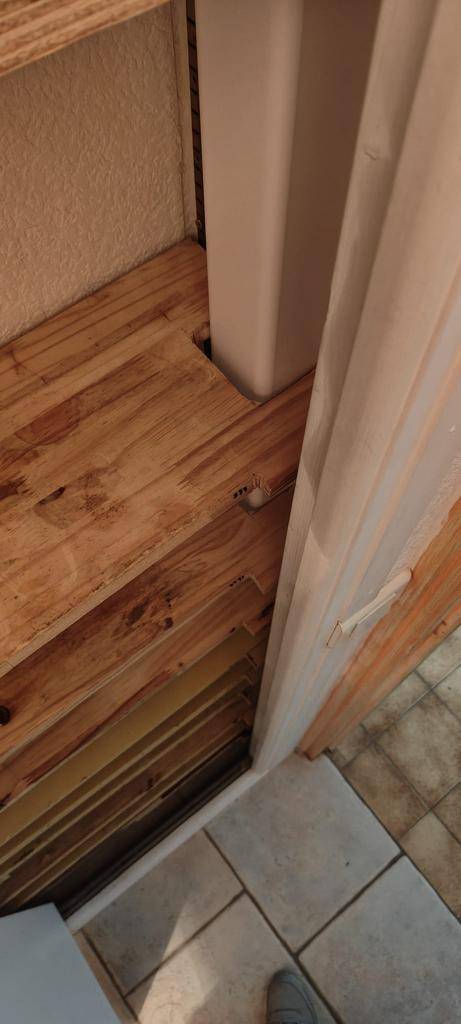 passage des liaisons frigo dans le  placard 