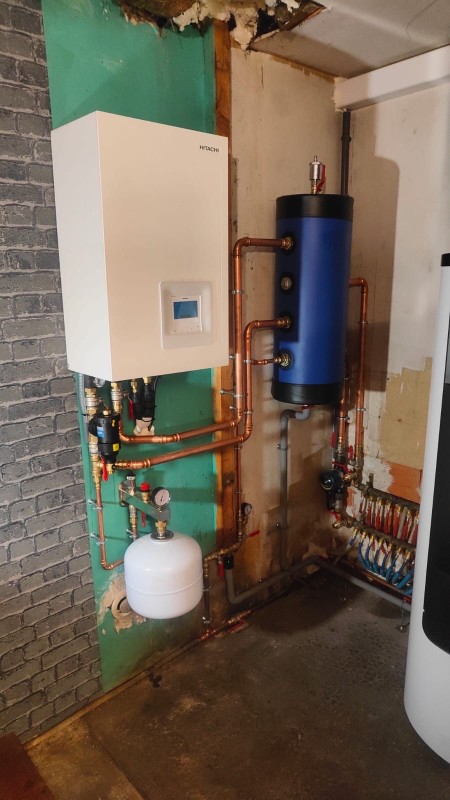 Installation d’une pompe à chaleur HITACHI en remplacement de chaudière gaz sur Orgueil