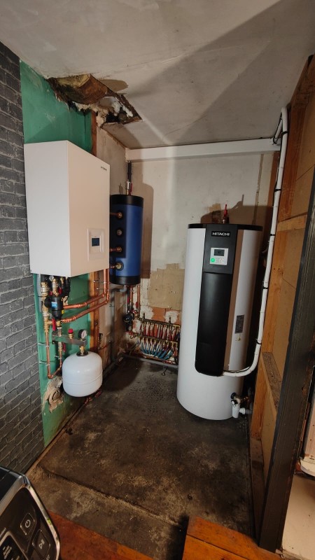 Installation d’une pompe à chaleur HITACHI en remplacement de chaudière gaz sur Orgueil