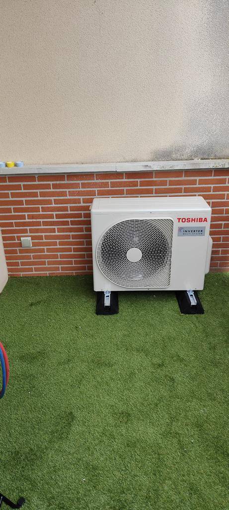 Installation du groupe extérieur sur la terrasse