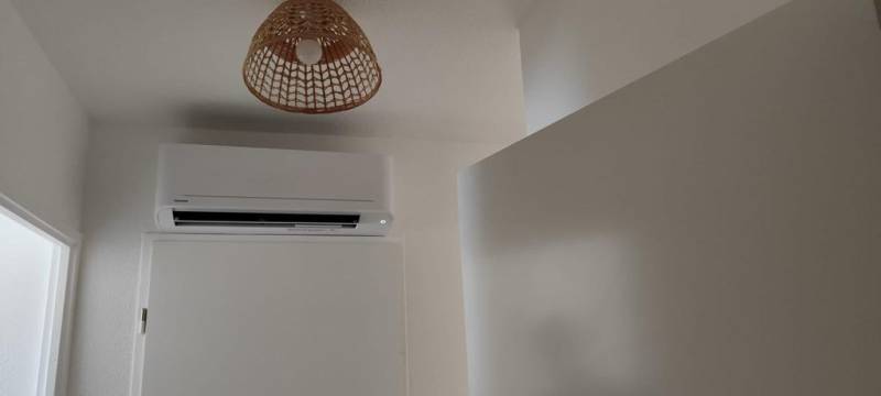 Installation d'un split de chauffage / climatisation dans le couloir