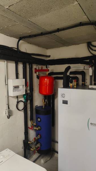 Module hydraulique intérieur posé dans la maison toulousaine par chauffagiste certifie