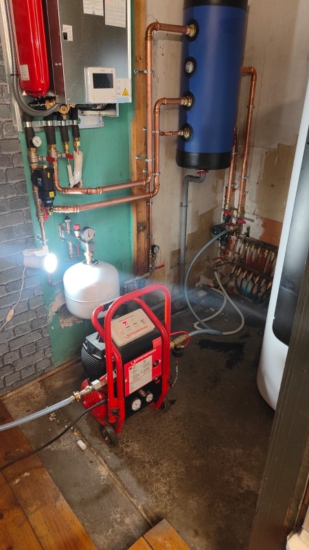 Installation d’une pompe à chaleur HITACHI en remplacement de chaudière gaz sur Orgueil