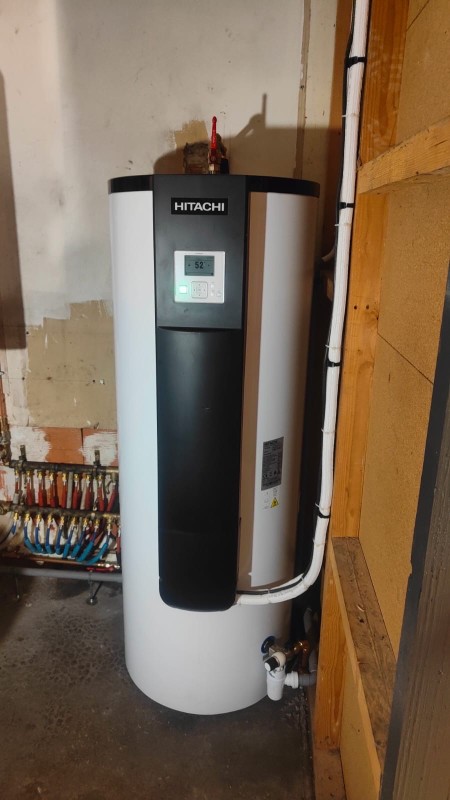 Installation d’une pompe à chaleur HITACHI en remplacement de chaudière gaz sur Orgueil